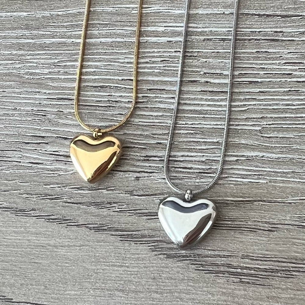 FINAL SALE | dainty necklace with heart pendant - Picture 3 of 6